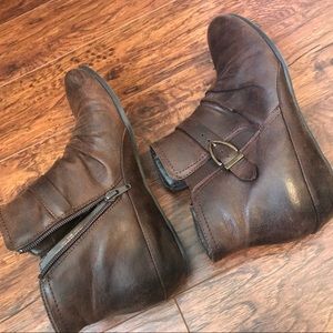 Women’s brown boots